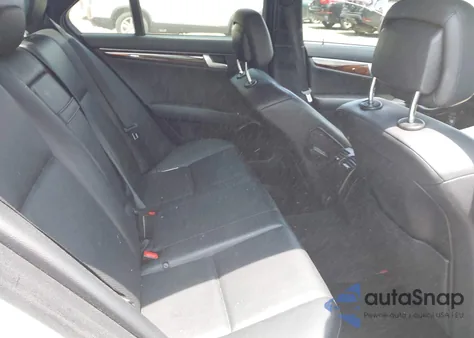 2013 Mercedes-Benz C 300 Luxury 4Matic/Sport 4Matic z USA, uszkodzony, nr VIN WDDGF8AB0DR245383